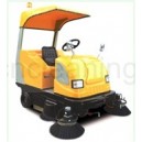 ride-on driving road sweeper